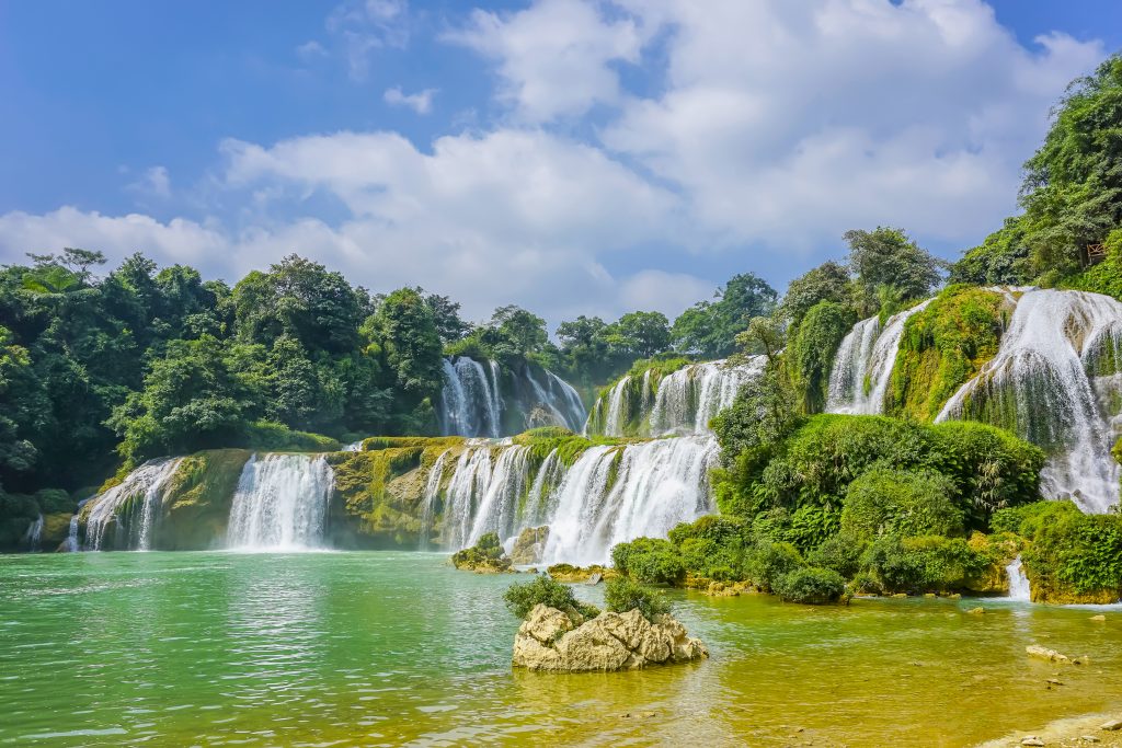 cascade-boat-clean-china-natural-rural